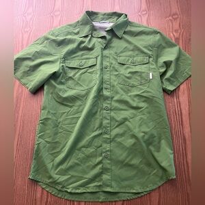 Columbia Men’s Green button up size medium